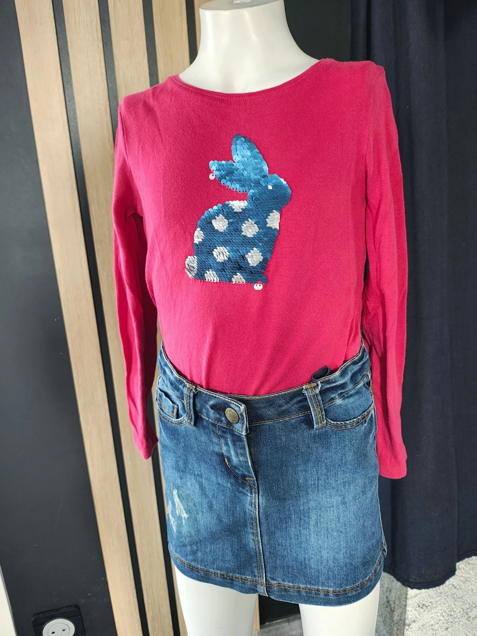 5 ans ensemble teeshirt Okaïdi et jupe en jean tape a l'oeil 